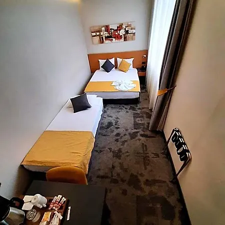 Sapko Airport Szálloda 3*